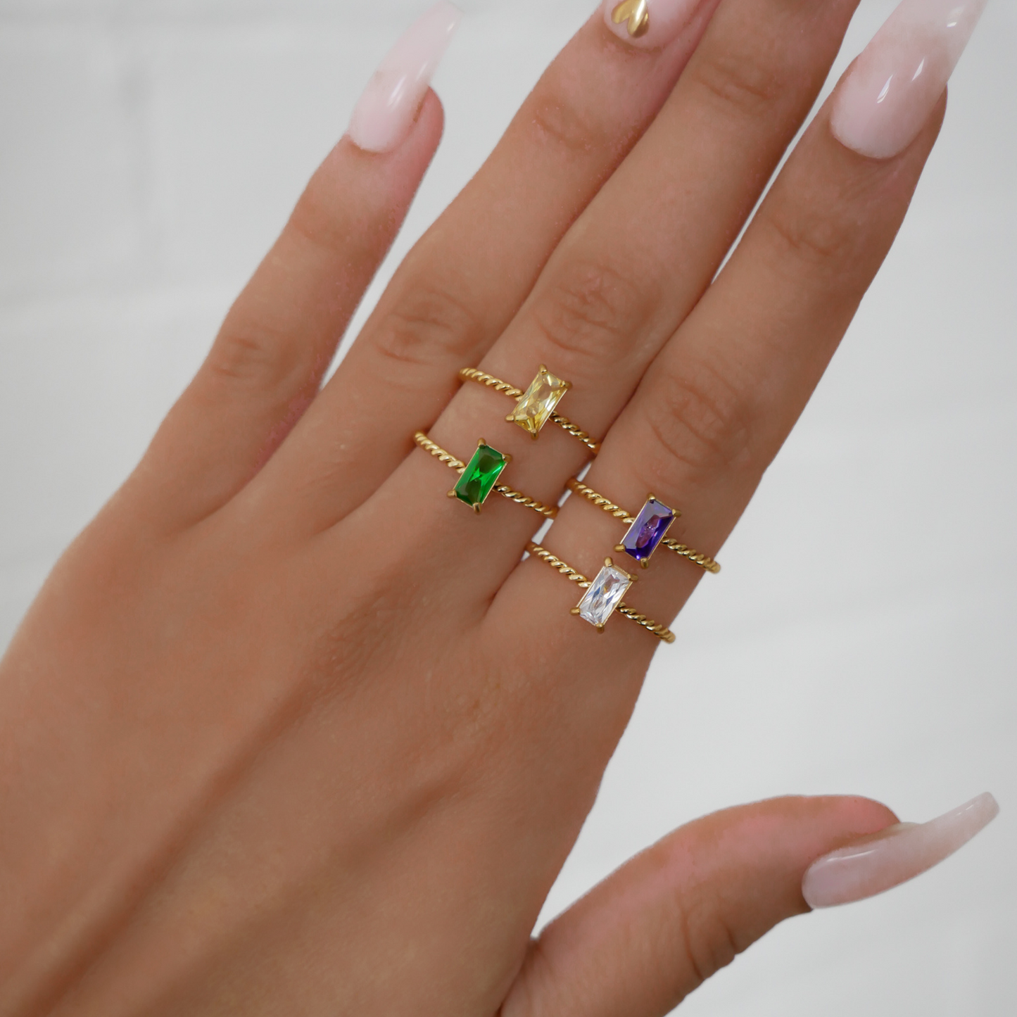 Selin – Bague Pierre Fine Torsadée