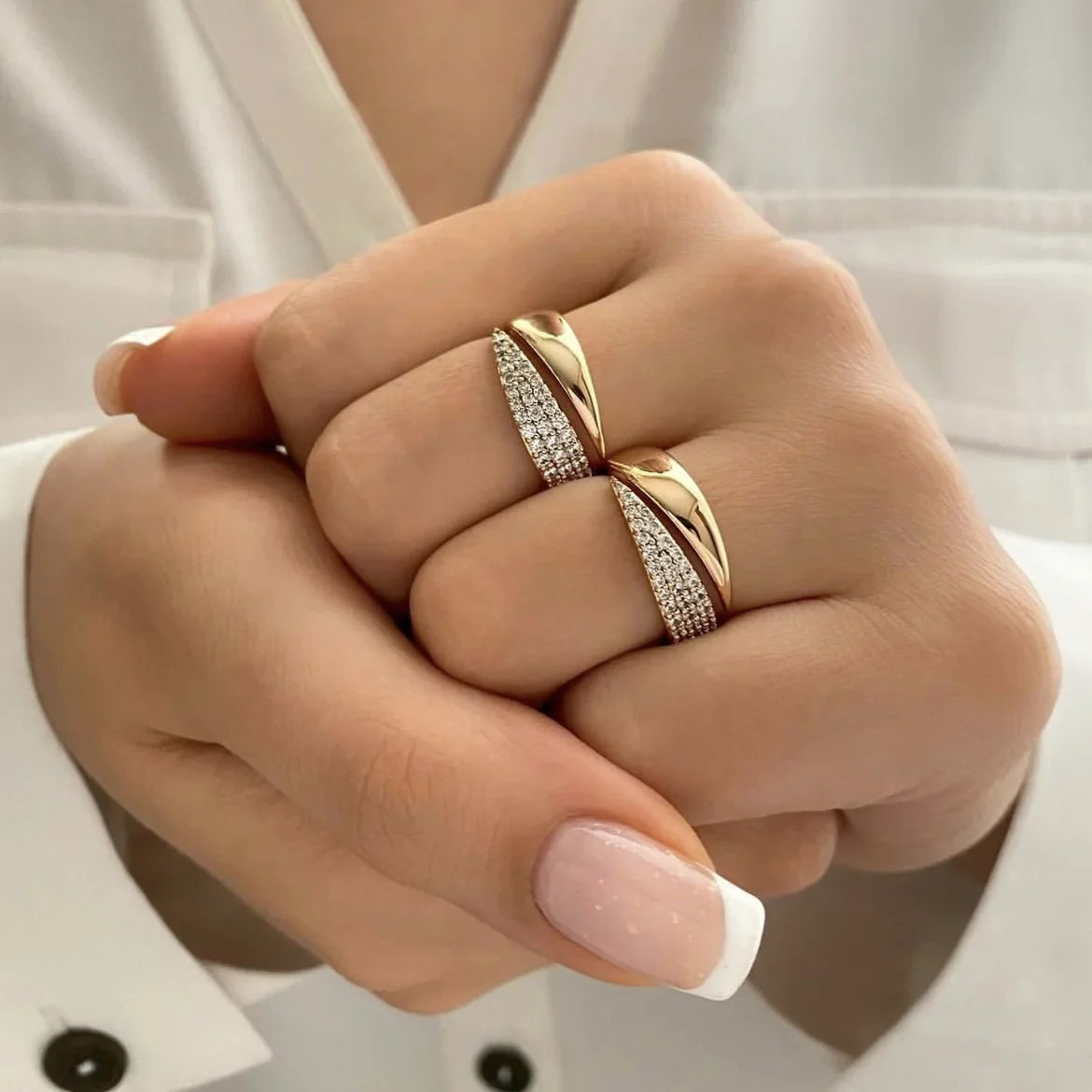 Irina – Anneau Courbe Doré 18K