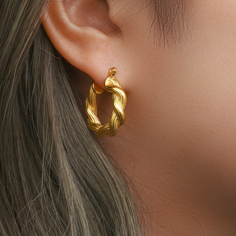 Harmonie – Boucles d’Oreilles Twist Élégantes