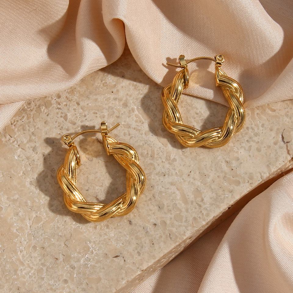 Harmonie – Boucles d’Oreilles Twist Élégantes