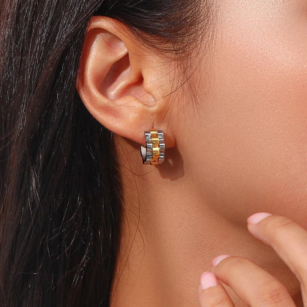 Cheska – Boucles d'Oreilles Créoles Style Bracelet de Montre