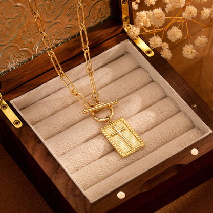 Marielle – Collier Croix Clou Élégant