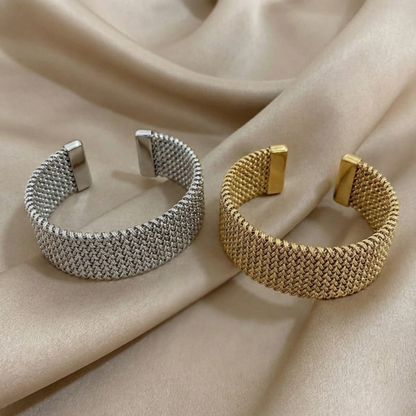Raya – Bracelet en Acier Titane avec Câble Embossé