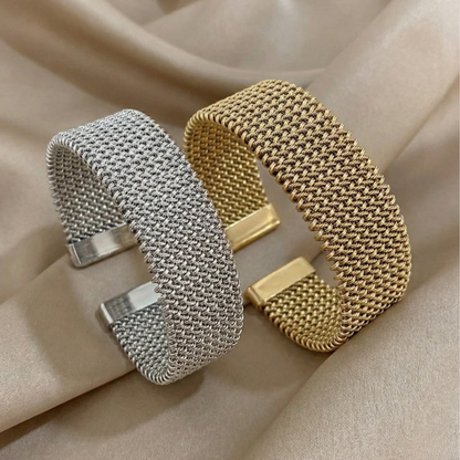 Raya – Bracelet en Acier Titane avec Câble Embossé