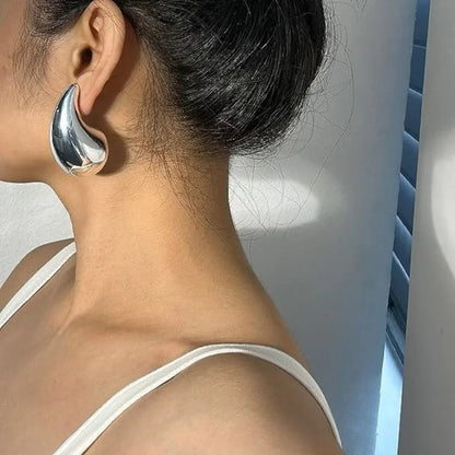 Sandra – Boucles Goutte Dorée Style Moderne