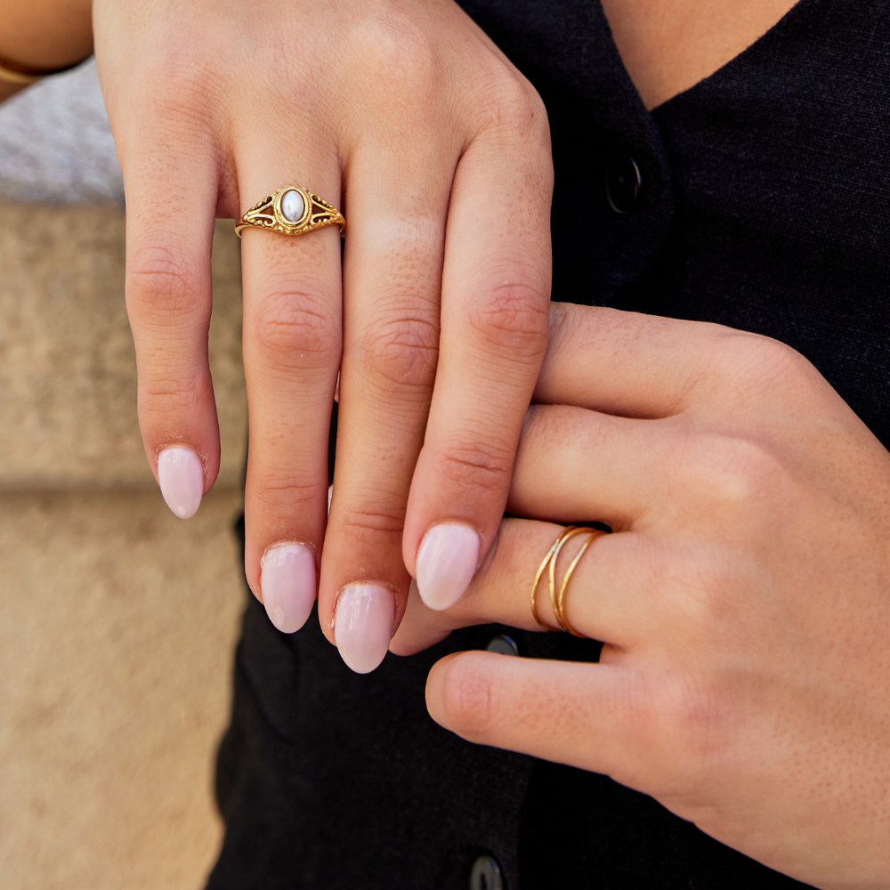Amara – Bague Boucle Infinie Dorée