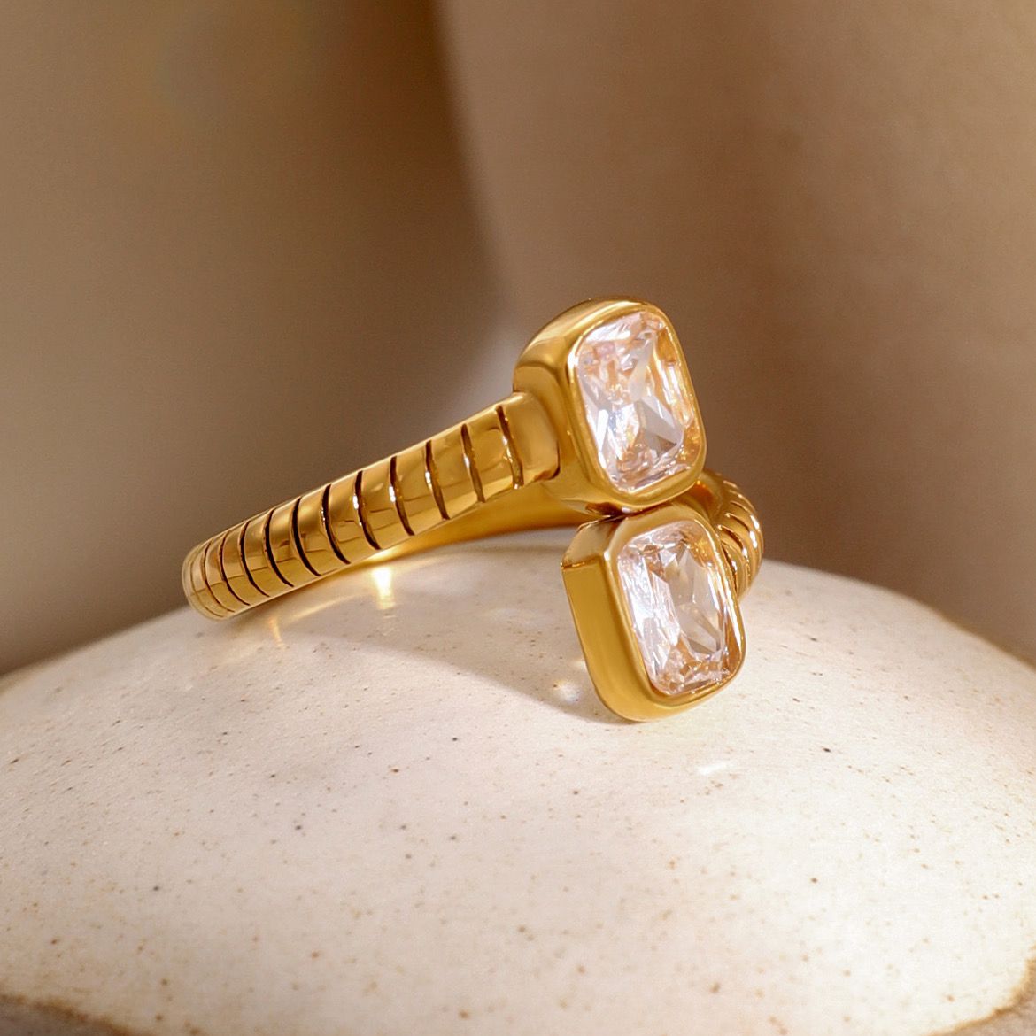 Lora – Bague Luxe Léger Haut de Gamme
