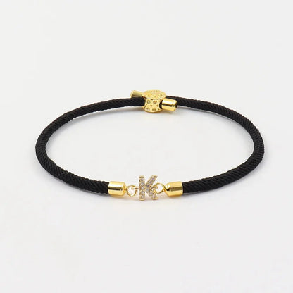 Calla – Bracelet Initiale Gravée Ajustable