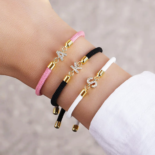 Calla – Bracelet Initiale Gravée Ajustable