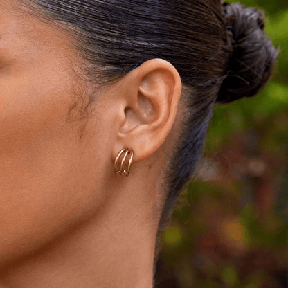 Anaya – Boucles d’Oreilles Créoles Triples Dorées