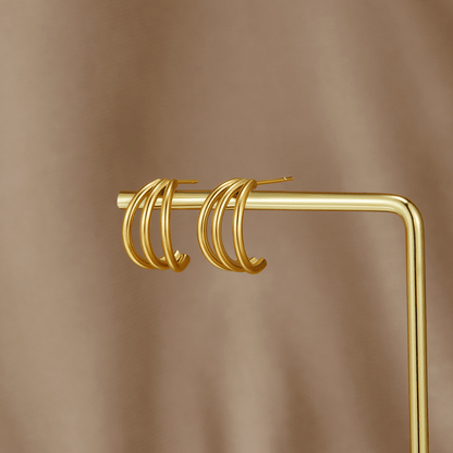 Anaya – Boucles d’Oreilles Créoles Triples Dorées