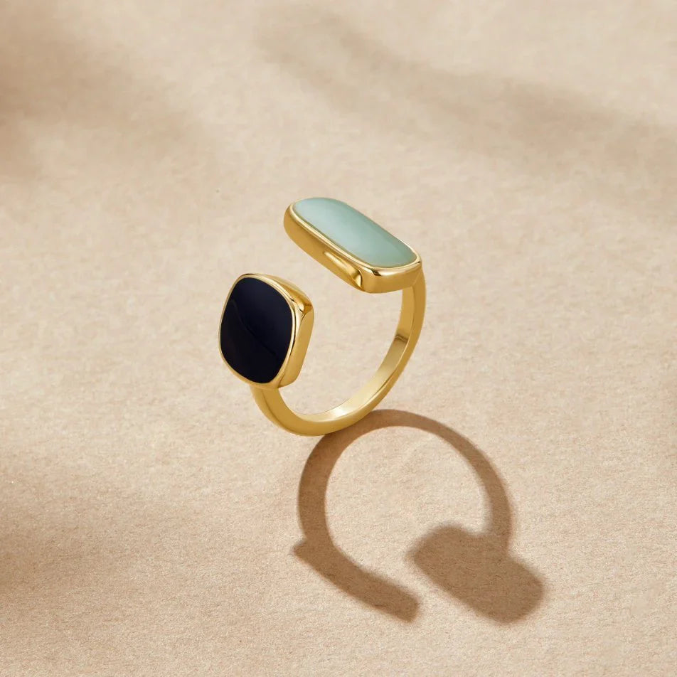 Olympe – Bague Rétro Ouverte Dorée Effet Émaillé