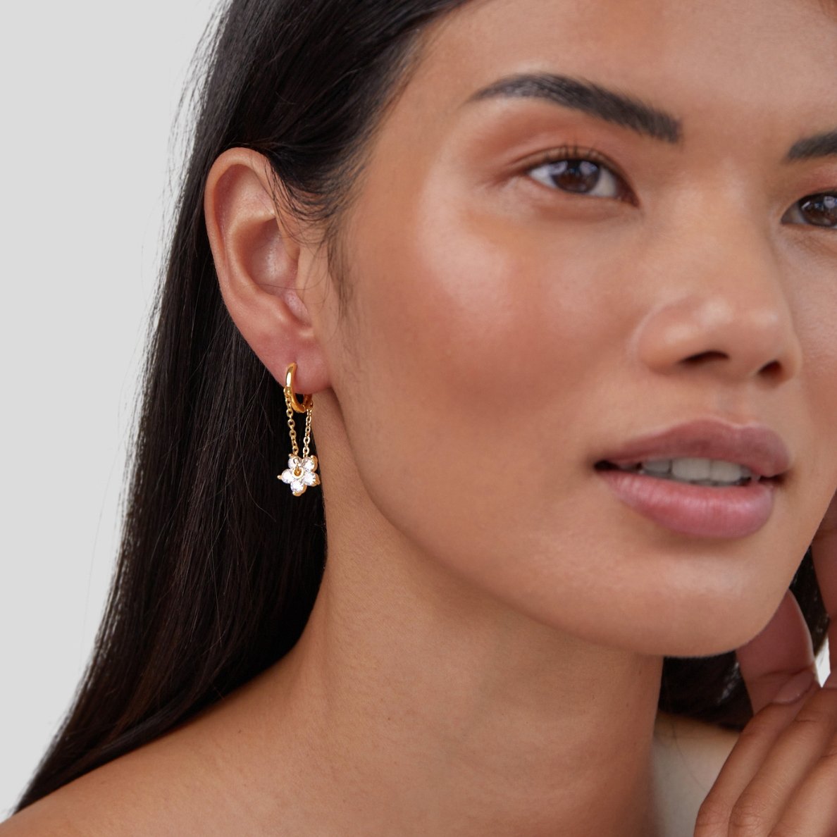 Rhea – Boucles d’Oreilles Pétales de Cristal