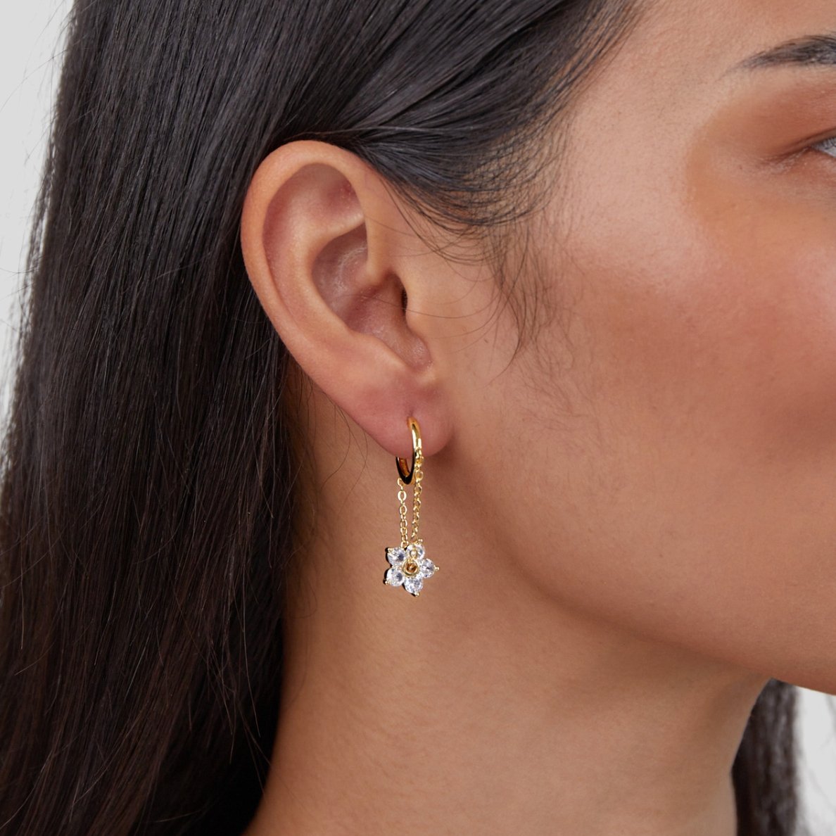 Rhea – Boucles d’Oreilles Pétales de Cristal