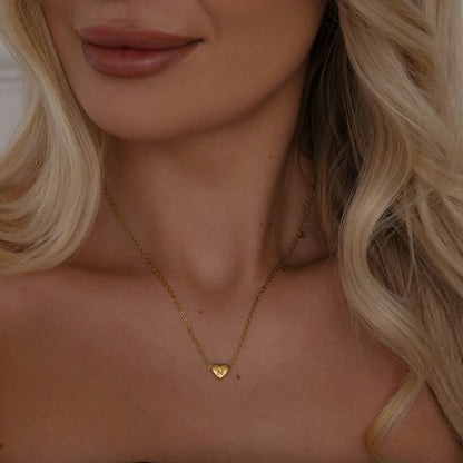Amora – Collier Initiale Cœur Doré