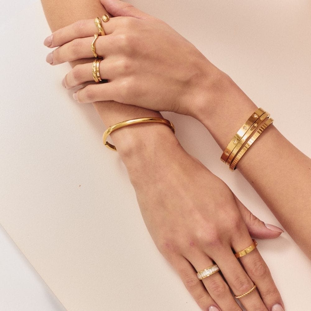 Rina – Bague Torsadée en Acier Titane