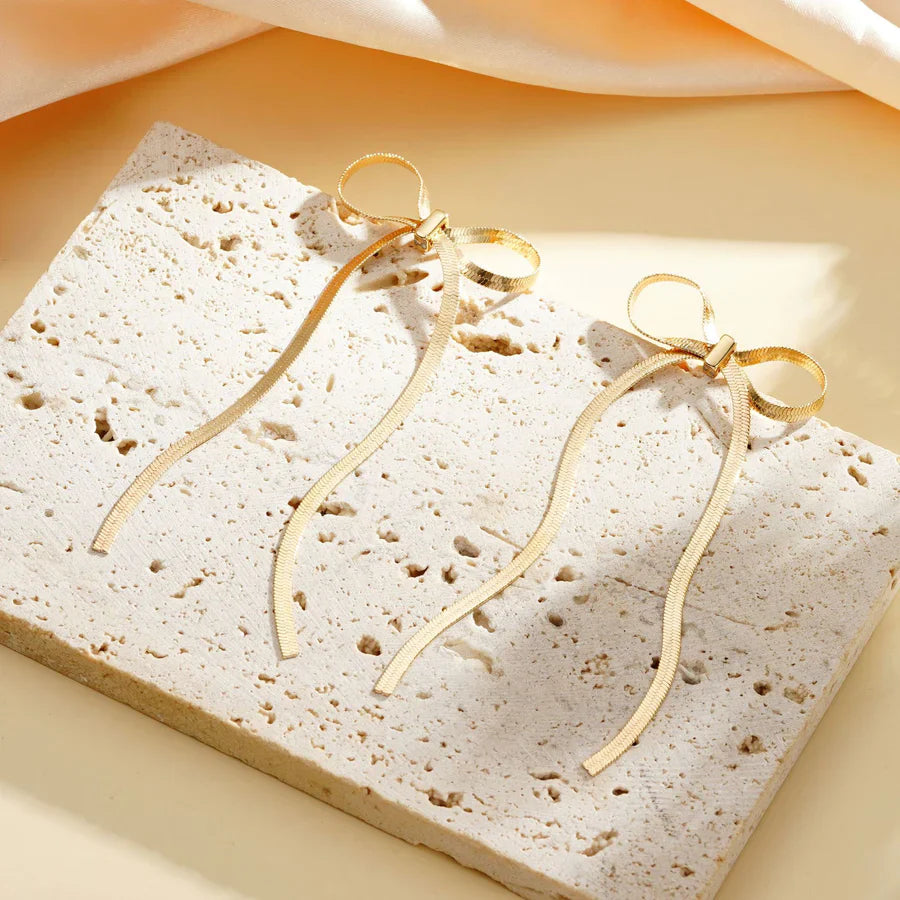 Nira – Boucles d’Oreilles Nœud Délicates