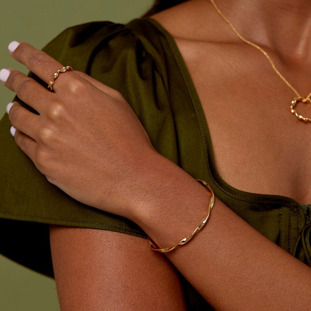 Taylor – Bracelet Twist en Ruban Élégant