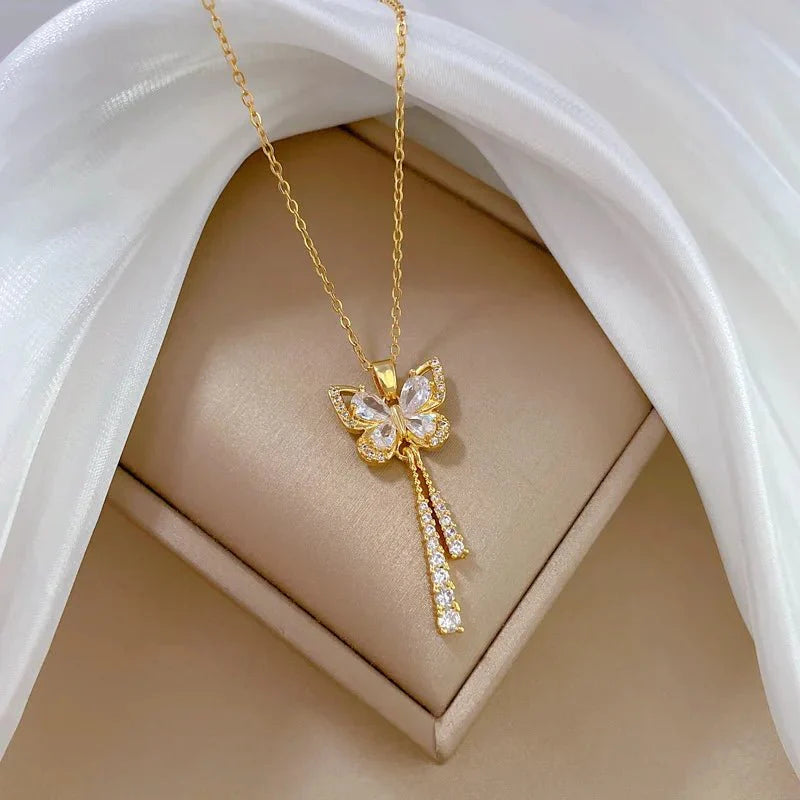 Avie – Collier Papillon Étincelant en Diamants