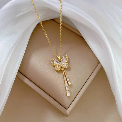Avie – Collier Papillon Étincelant en Diamants