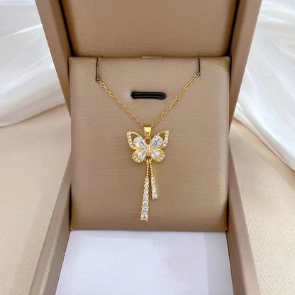 Avie – Collier Papillon Étincelant en Diamants