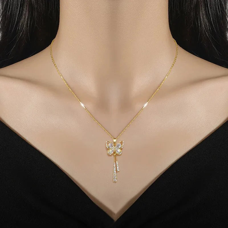 Avie – Collier Papillon Étincelant en Diamants