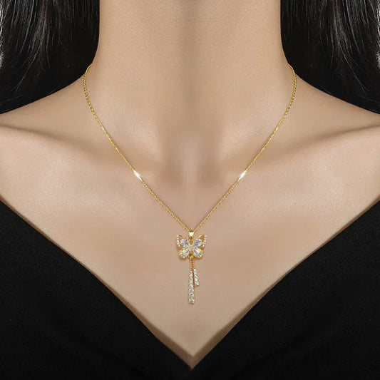 Avie – Collier Papillon Étincelant en Diamants