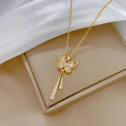 Avie – Collier Papillon Étincelant en Diamants