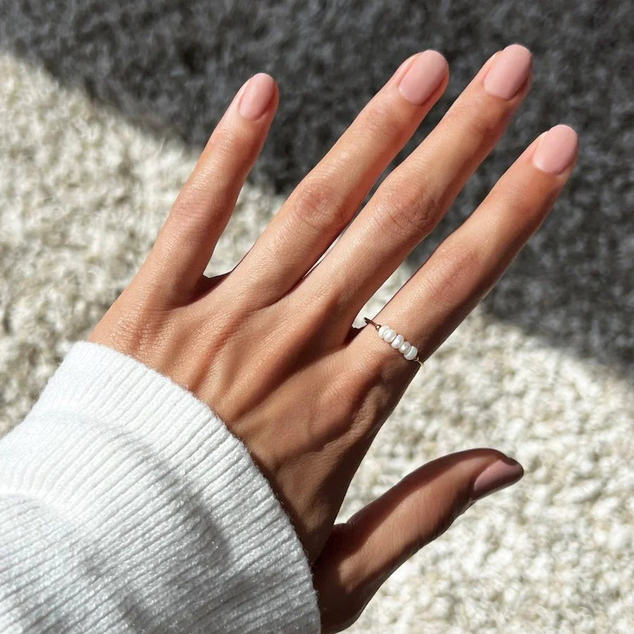 Lucie – Bague en Or avec Perle Baroque Naturelle
