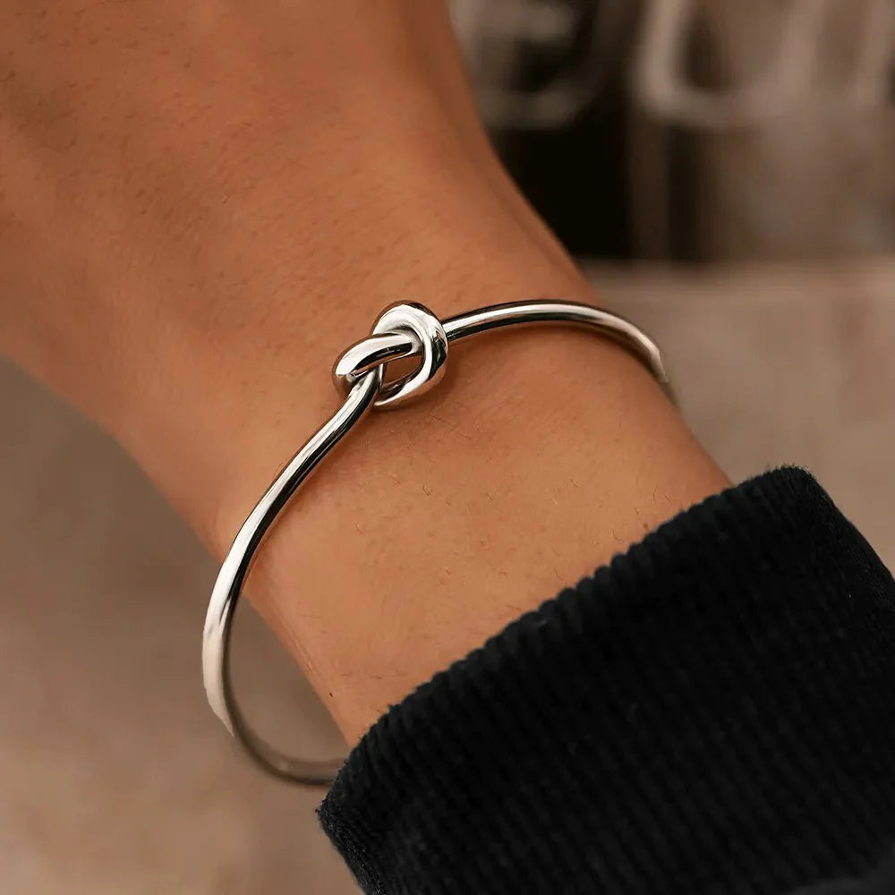 Clea – Bracelet Nœud Classique