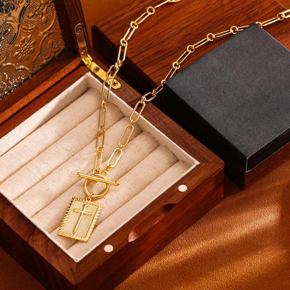 Marielle – Collier Croix Clou Élégant