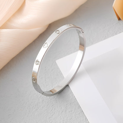 Amora – Bracelet Cœur Doré Élégant