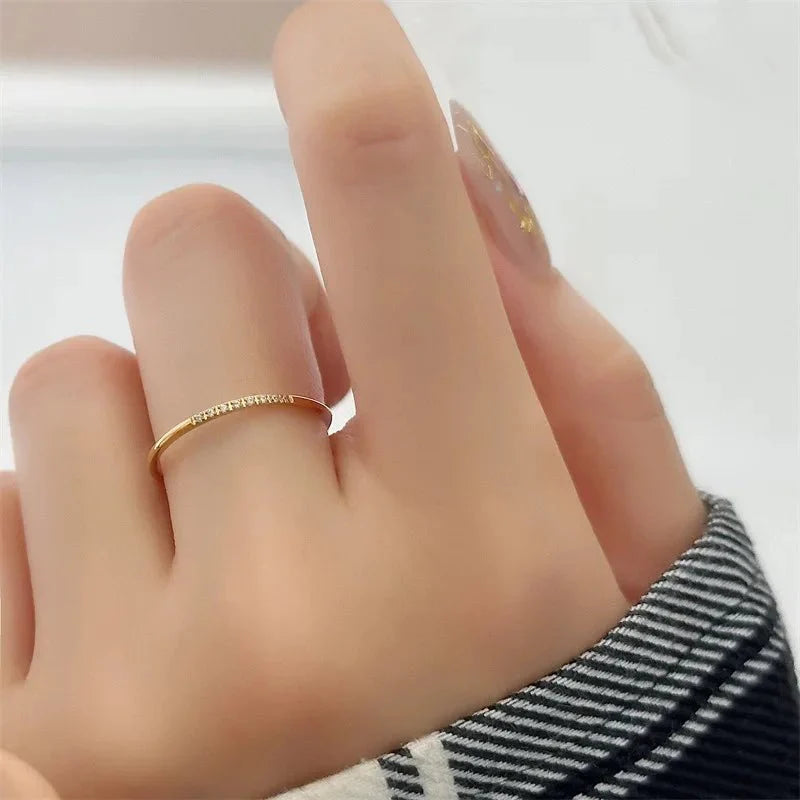 Alana – Bague Fine à Diamants Mottlés