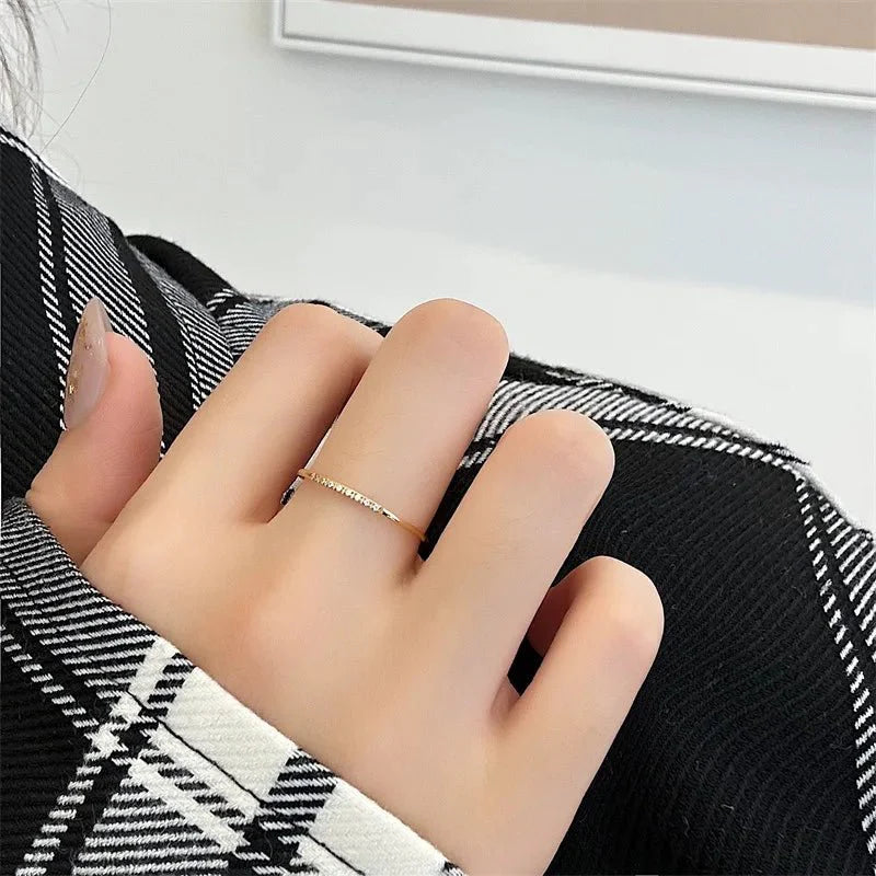 Alana – Bague Fine à Diamants Mottlés