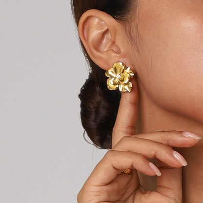 Amelia – Boucles d’Oreilles Florales Élégantes