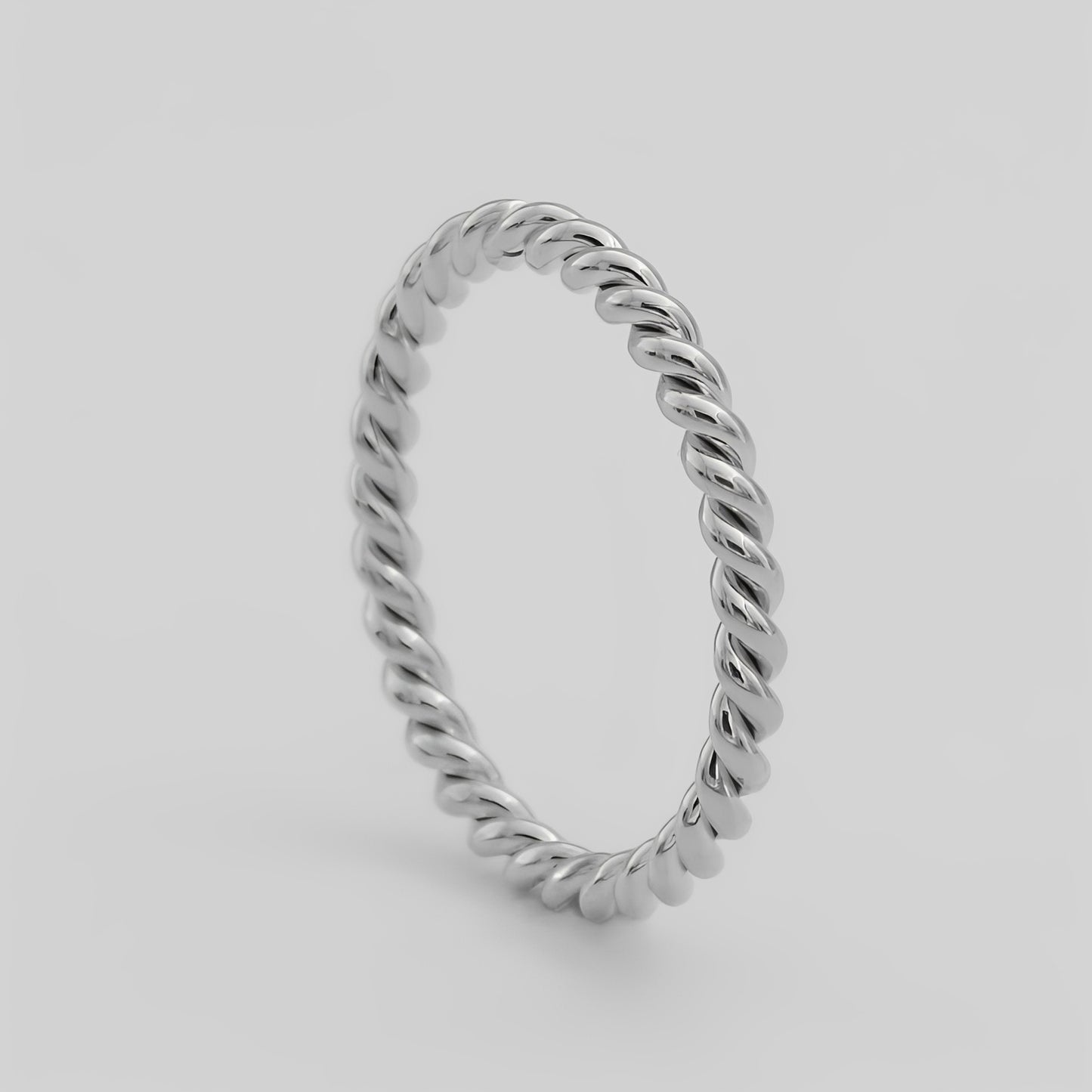 Mila – Bague Fine Torsadée au Design Élégant