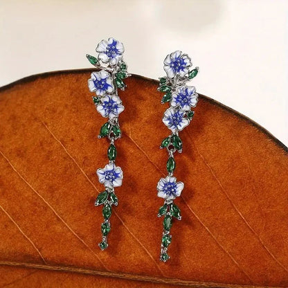 Yara – Boucles d’Oreilles Pendantes Fleuries Bleues