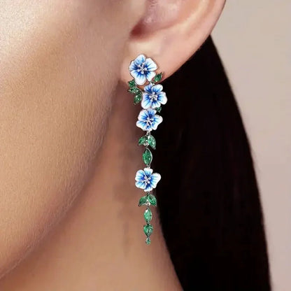 Yara – Boucles d’Oreilles Pendantes Fleuries Bleues