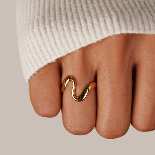Valerie – Bague Vague en Or Élégante