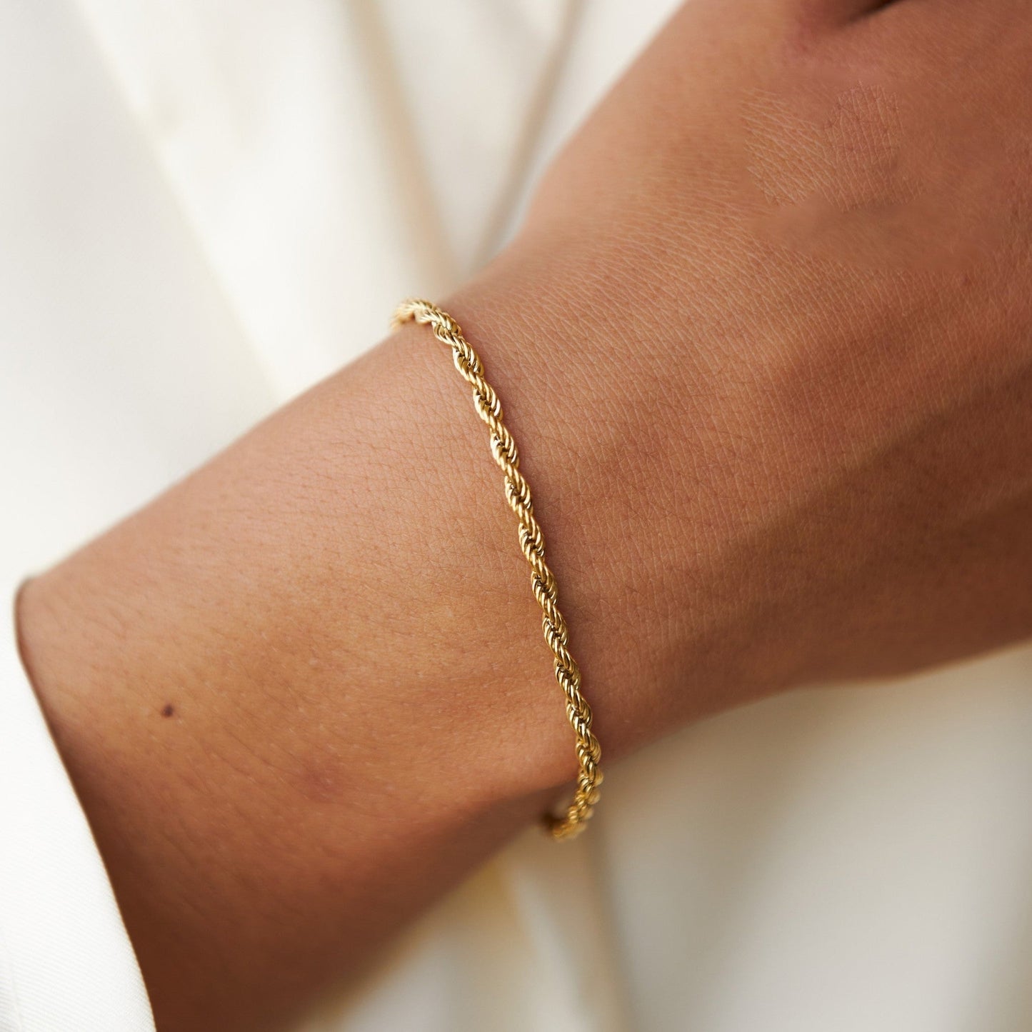 Emiko – Bracelet Chaîne Corde Raffiné en Acier Doré