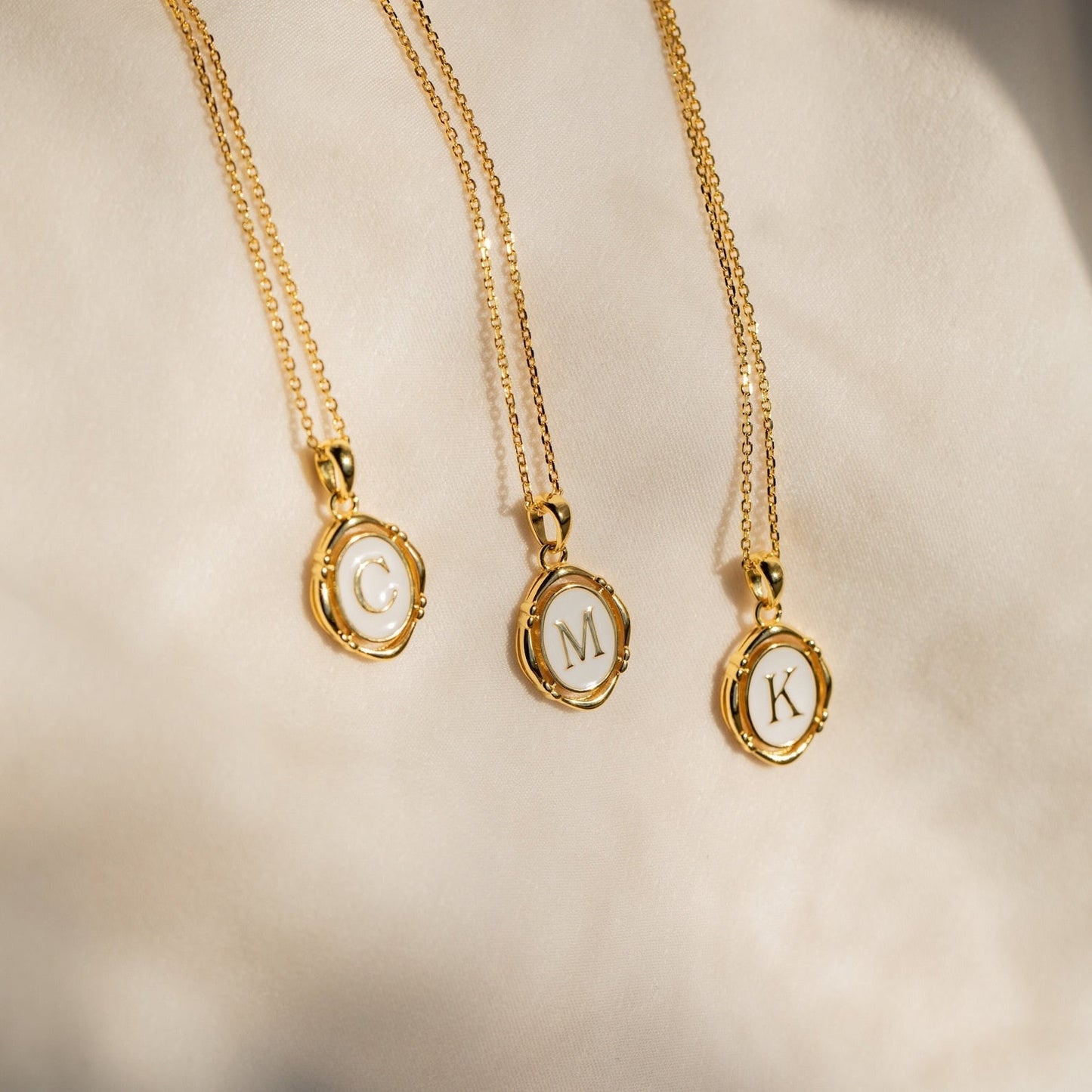 Camille – Collier Pendentif avec Initiale Personnalisée