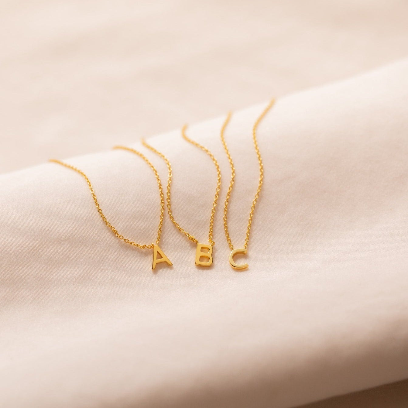 Jasmine – Collier Dainty avec Initiale Personnalisée