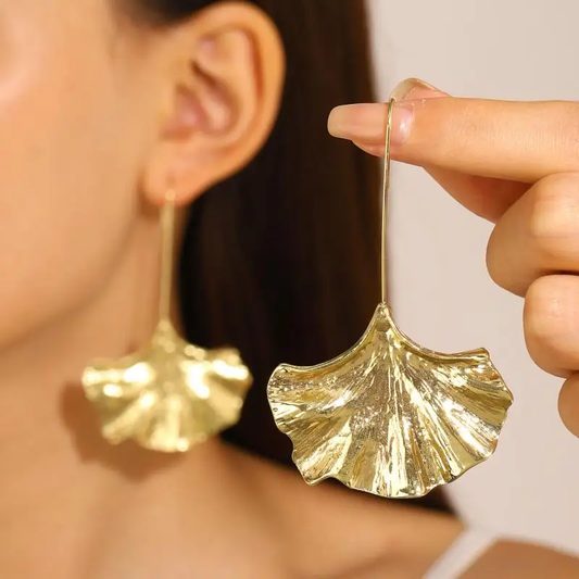 Bliss – Boucles d’Oreilles Pétales Dorées Vintage