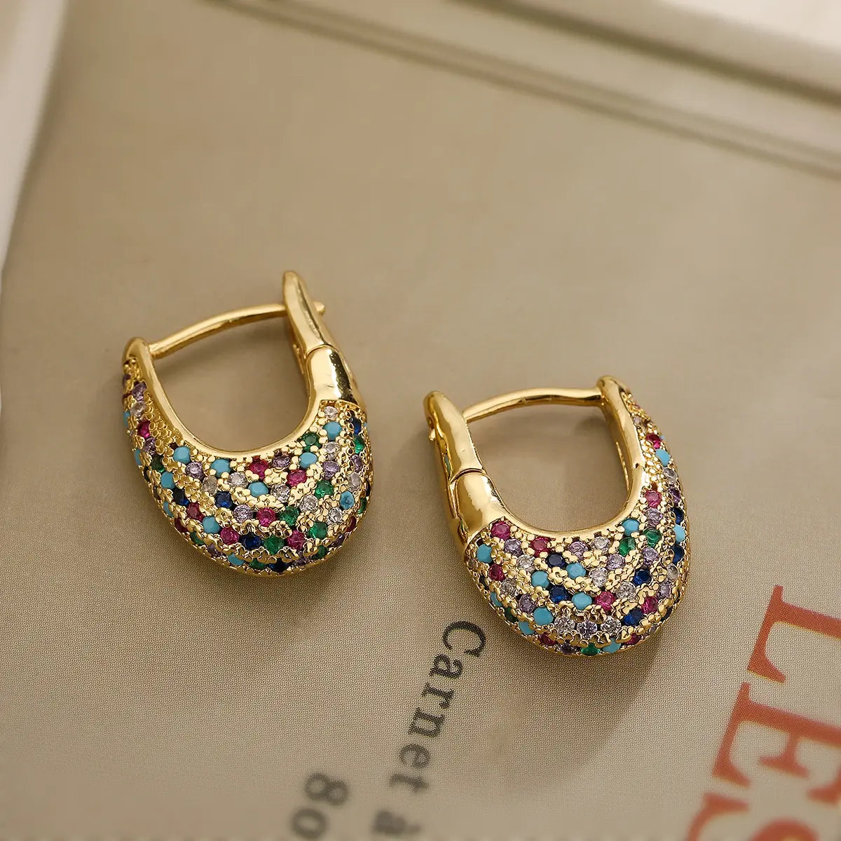 Arielle – Boucles Élégantes Multicolores avec Cristaux Incrustés