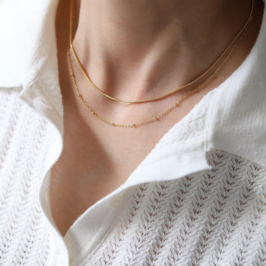 Selya – Collier Double Rang Chaîne Serpent et Perles en Or
