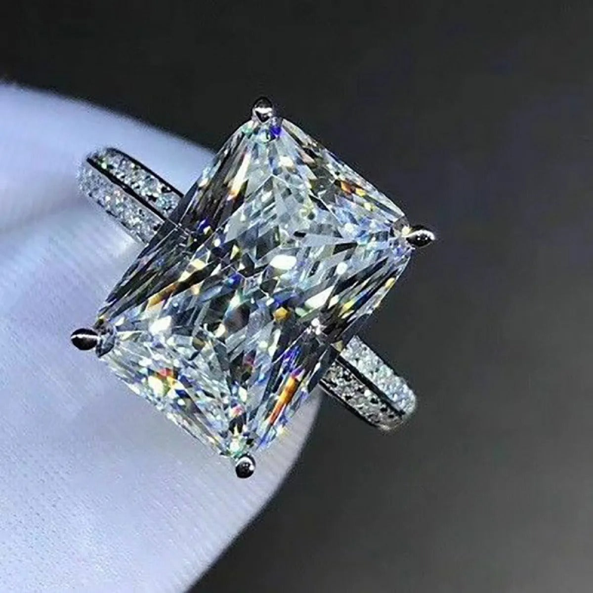 Jade – Bague avec Zircon Oversized