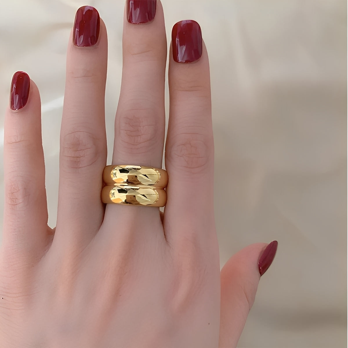 Valentina – Bague Index en Titane Plaqué Or 18K Large