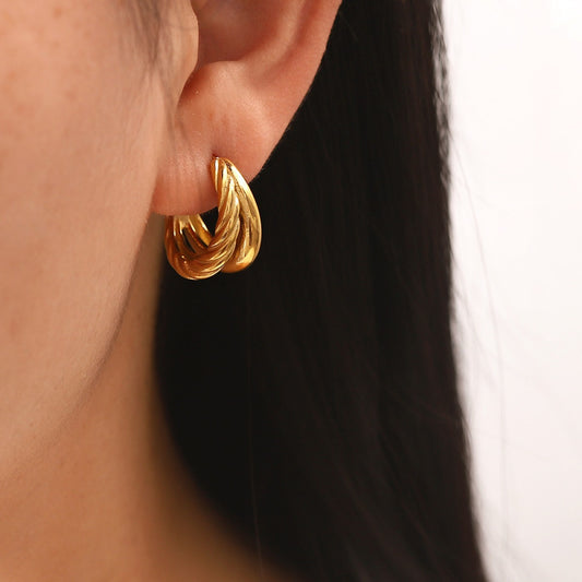 Cecilia – Bague Croix Dorée Élégante