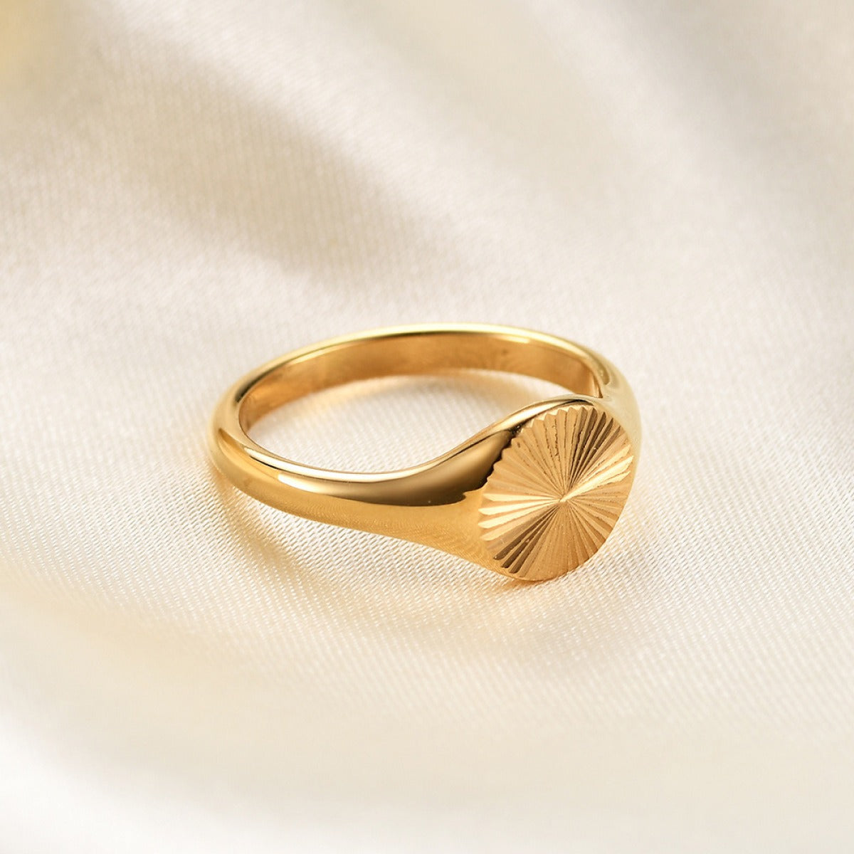 Soline – Bague Soleil Empilable en Or
