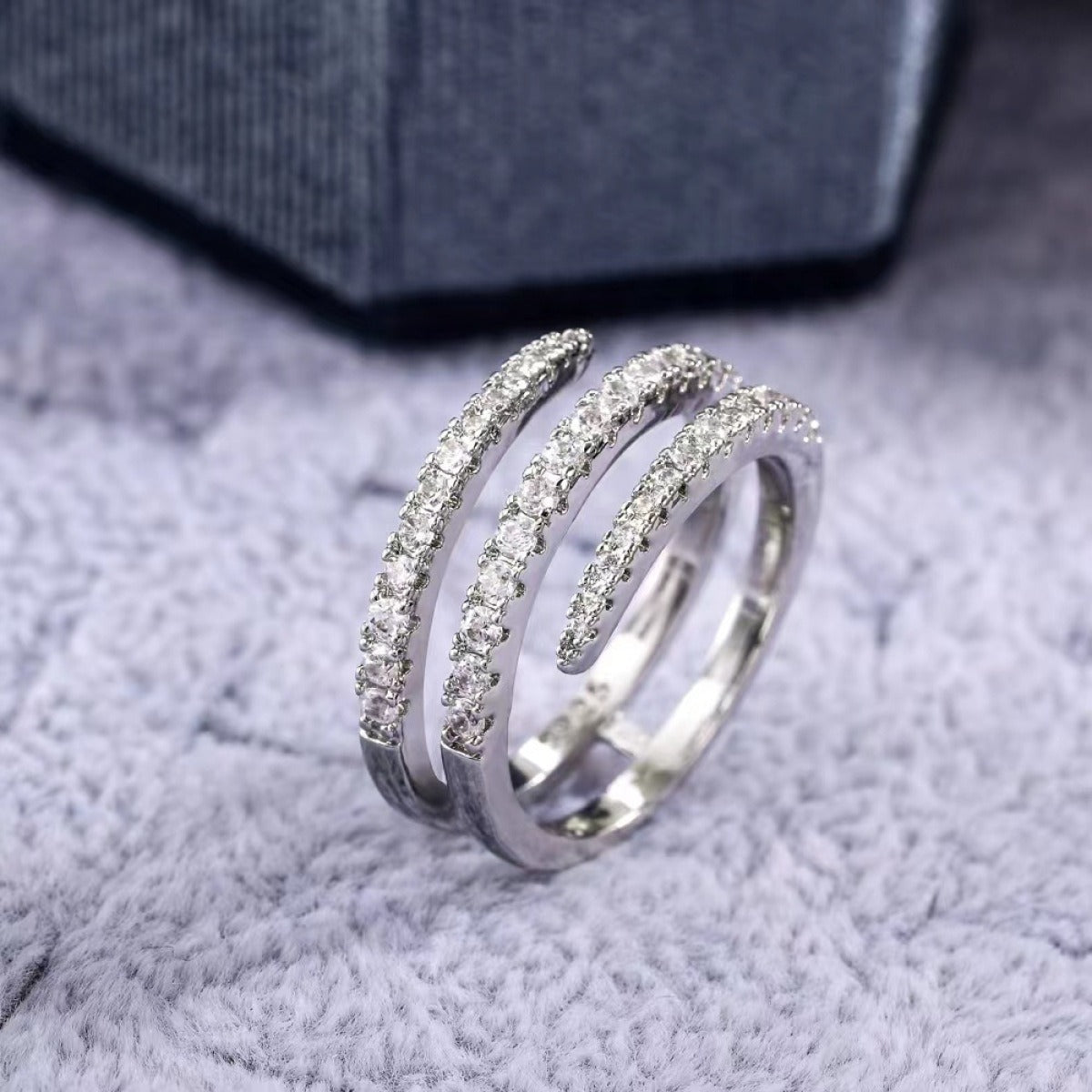 Ailee – Bague Spirale Pavée de Cristaux